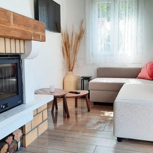 Seascape Guesthouse Korcula_interijer dnevna soba s kaminom